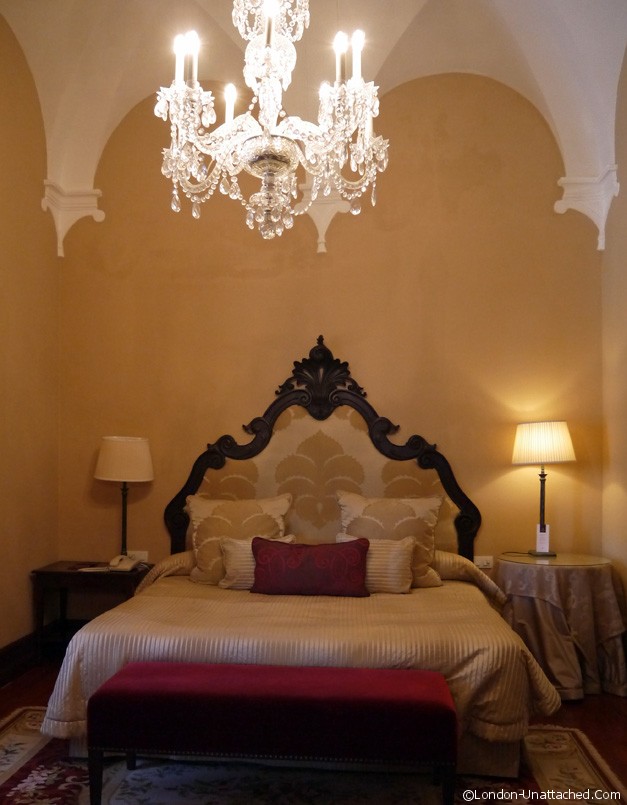 Convento do Espinheiro Heritage Suite Convento do Espinheiro Heritage Suite