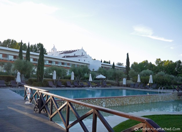 Convento - outdoor pool (morning) Convento - outdoor pool (morning)