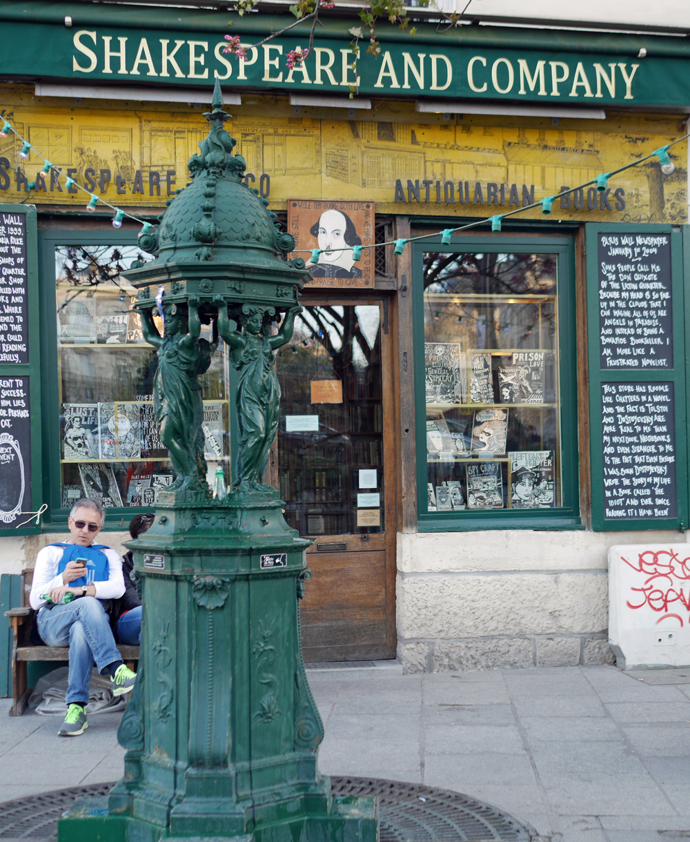 Shakespeare and Co Paris