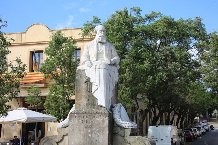 Eusebio Guell Statue Eusebio Guell Statue