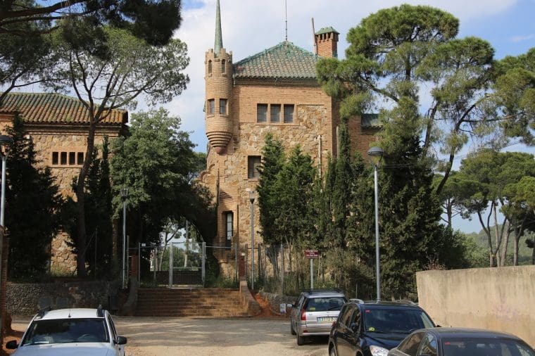 colonia guell school colonia guell school
