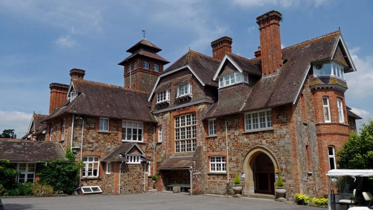 Highbullen Hotel Front