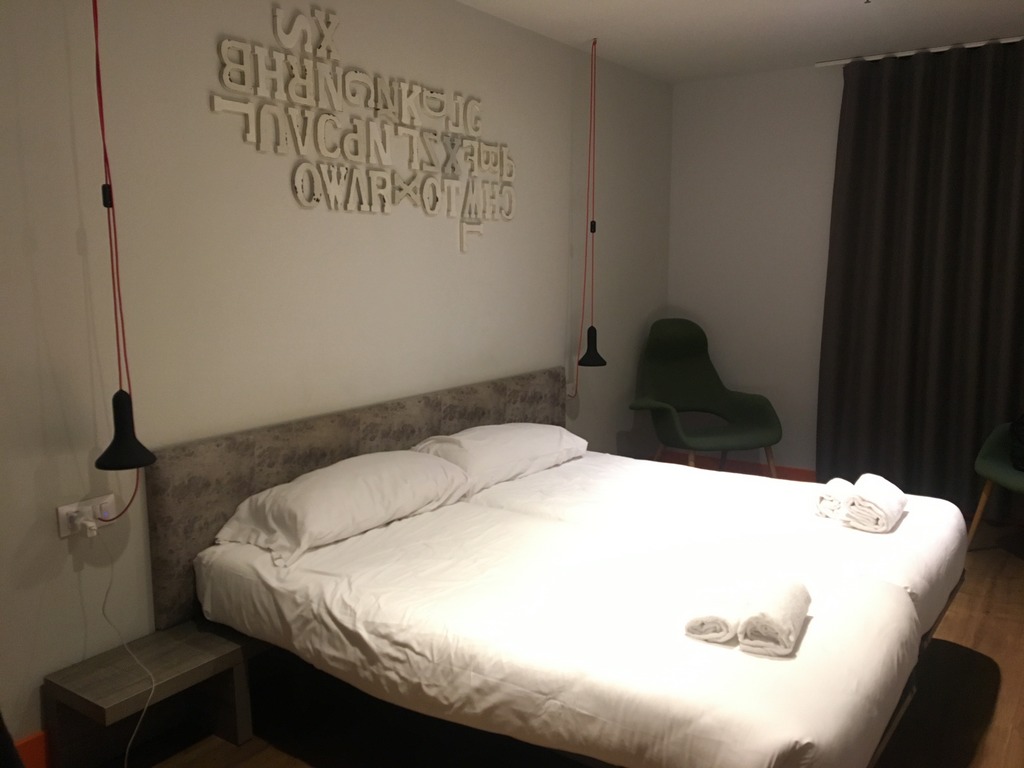 Generator Hostel bedroom