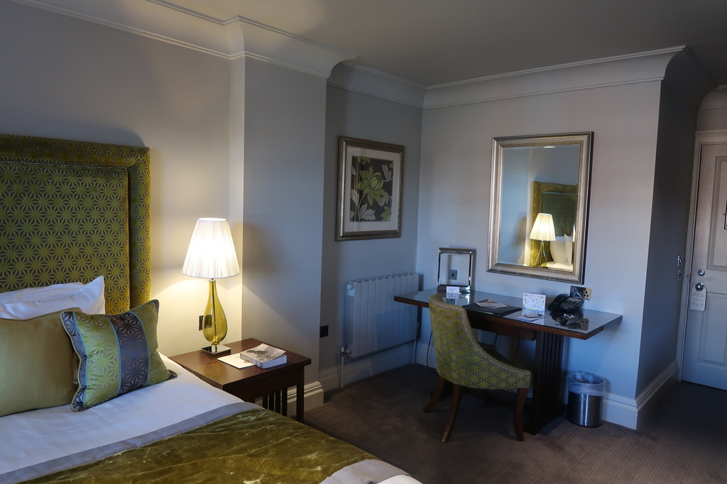 Stratford The Arden Hotel - desk