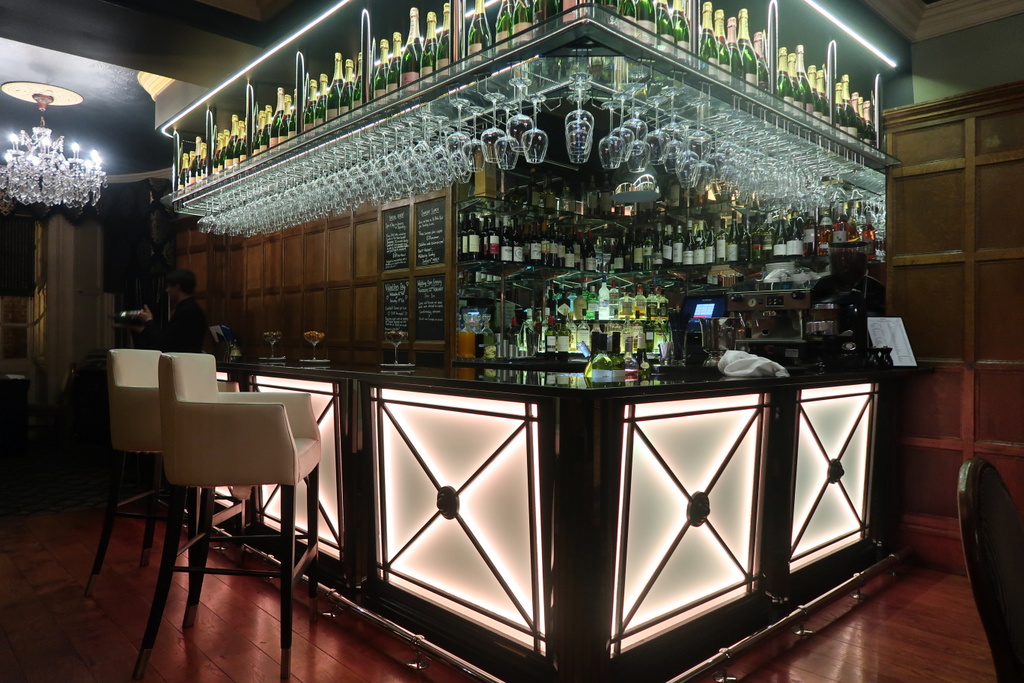 Ye Olde Bell Hotel - bar Ye Olde Bell Hotel - bar