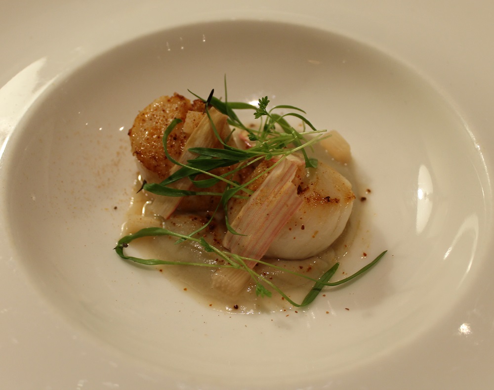 Cotswold House Hotel -Scallop with Rhubarb Cotswold House Hotel - scallops with rhurbarb and jerusalem artichoke