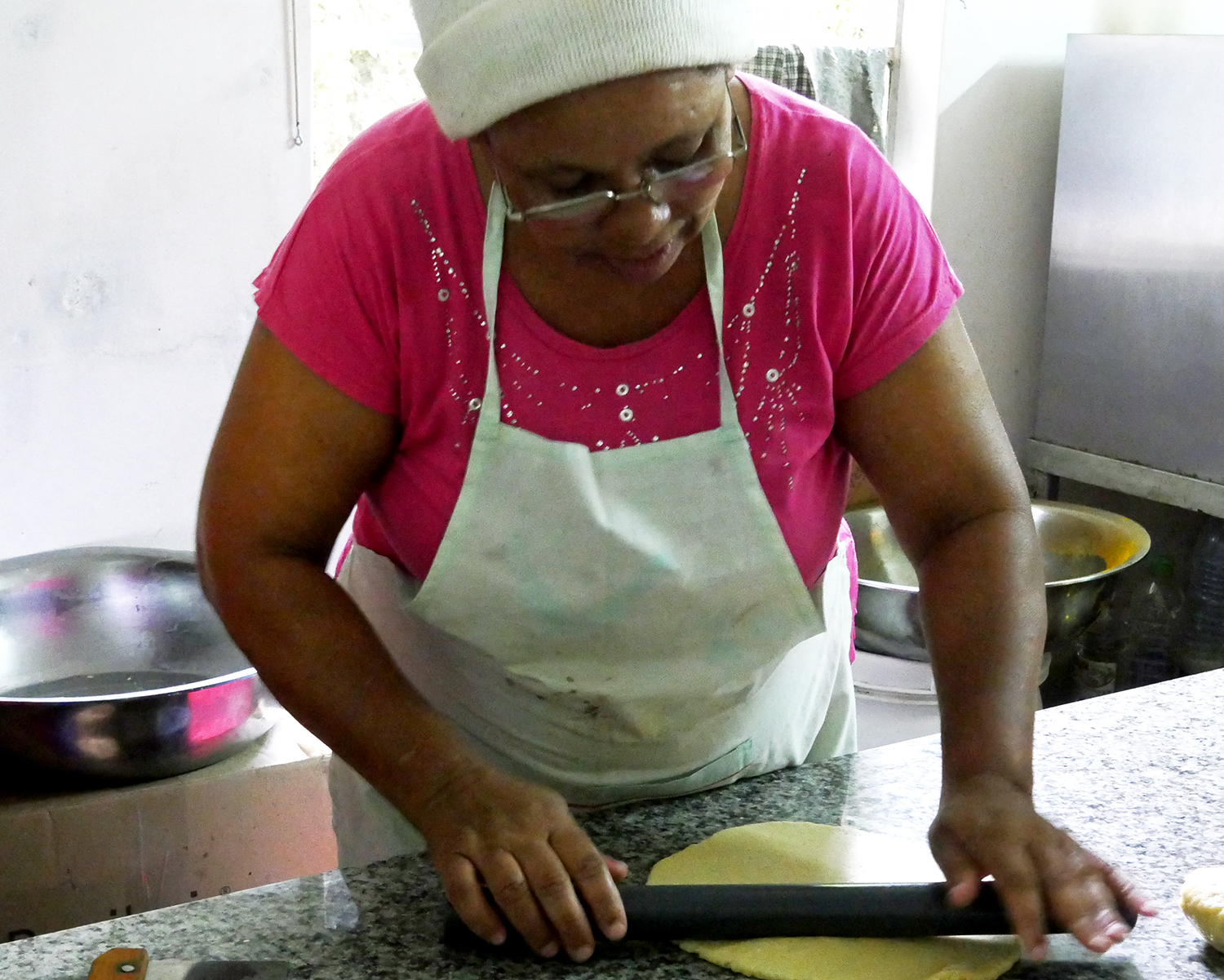 Making Tourte - Rolling out - Rodrigues Making Tourte - Rolling out - Rodrigues