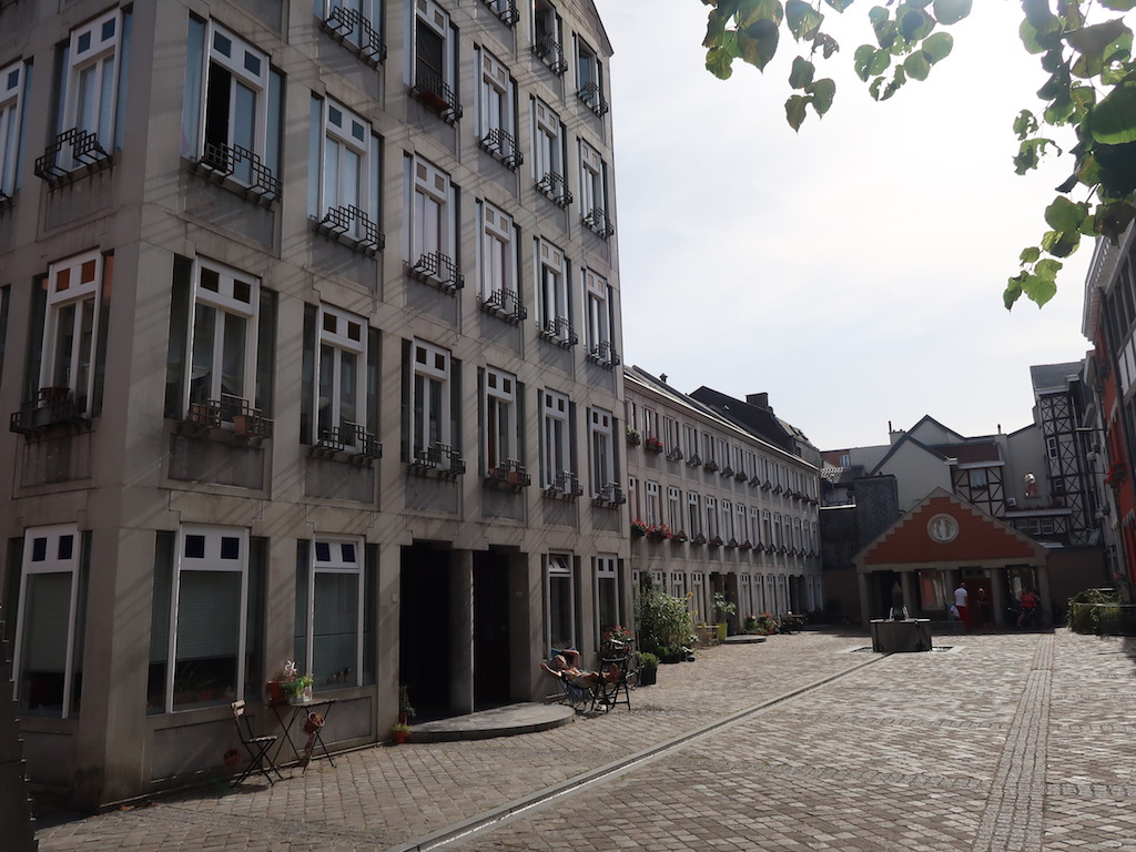 Saint Antony Court – Tikal square