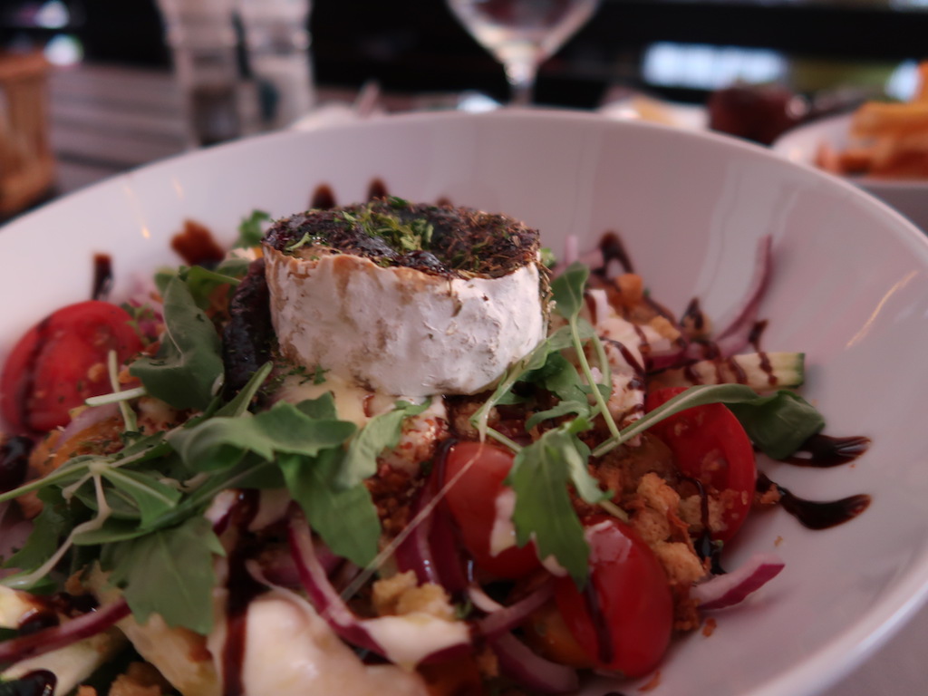 Liège -Tchantchès & Nanesse - Goats chees salad