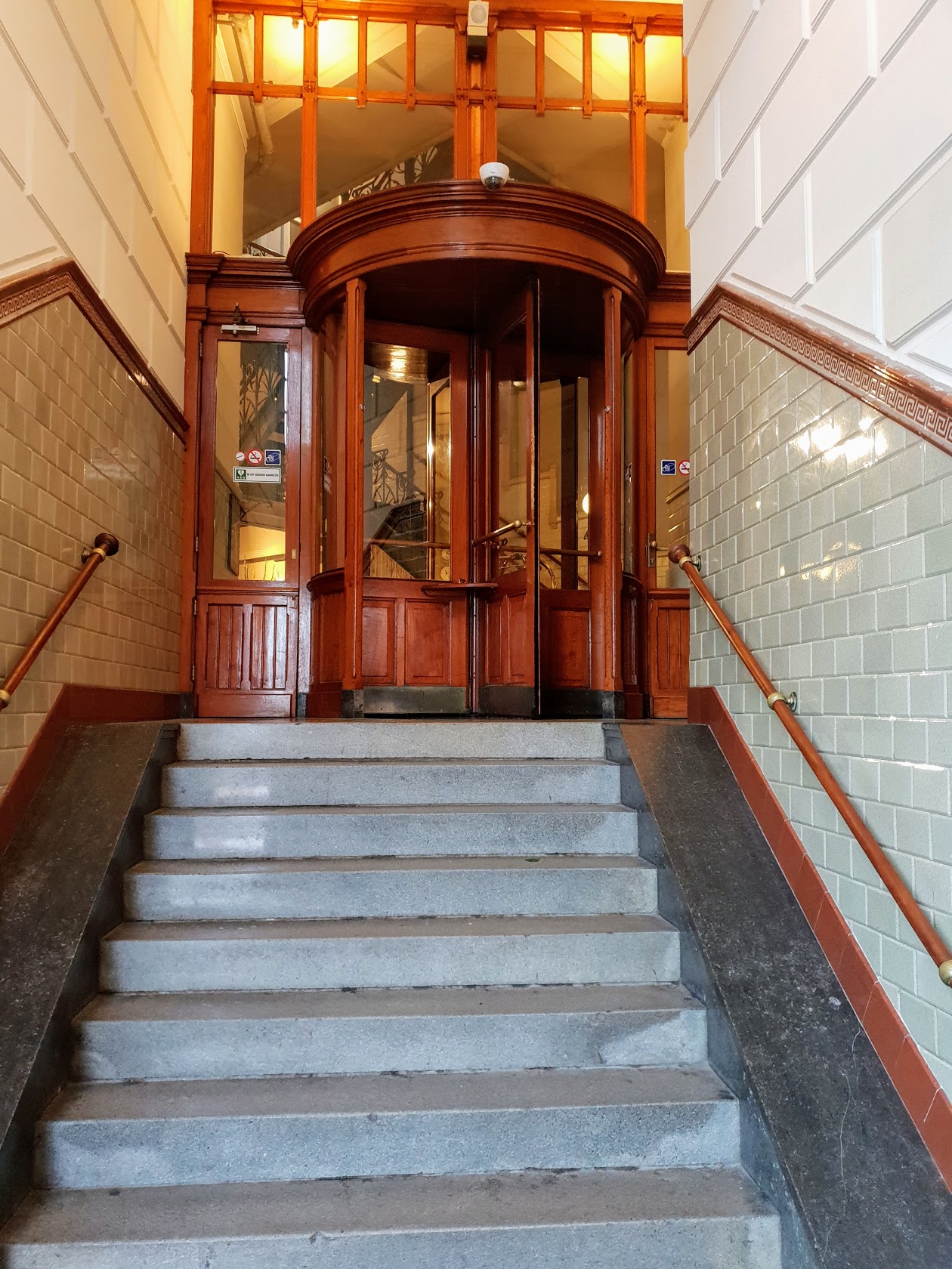 Hotel New York, Rotterdam, entrance-min