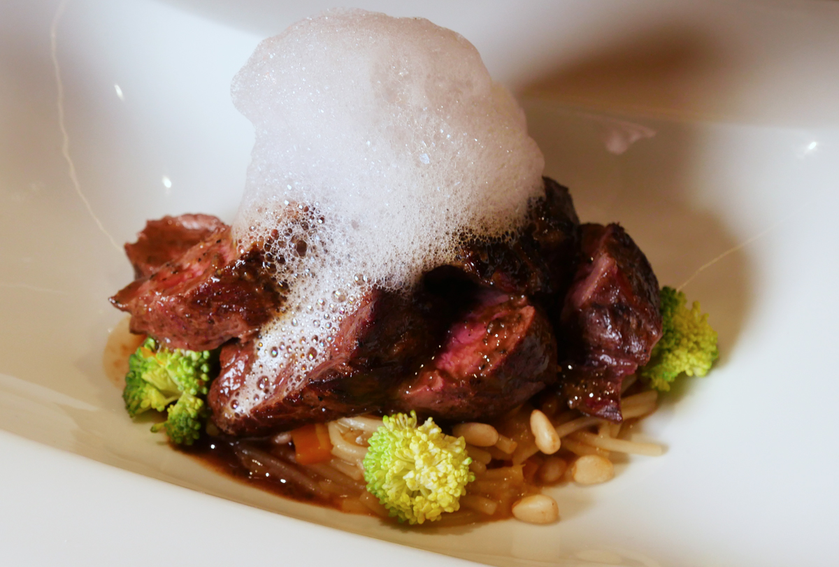 Veal Dining Nakar Hotel