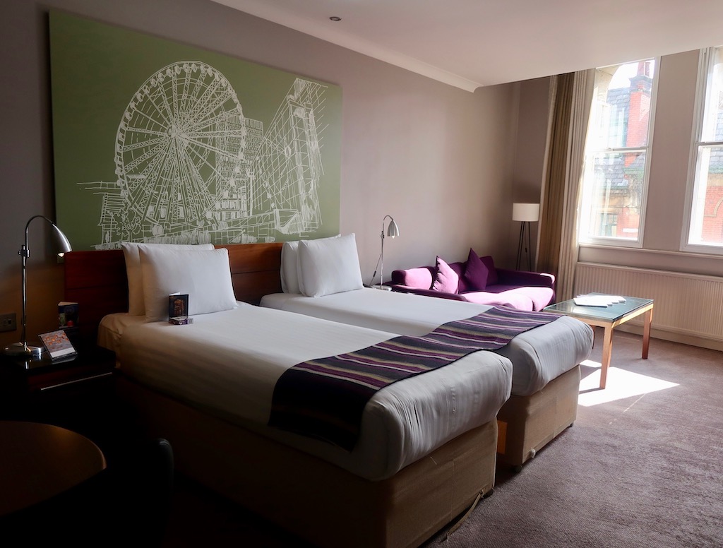 The Townhouse Hotel - bedroom