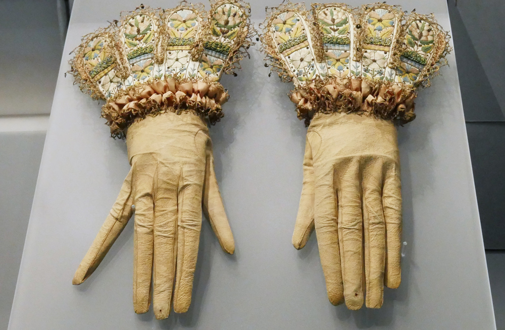 gloves at the fashion museum Bath