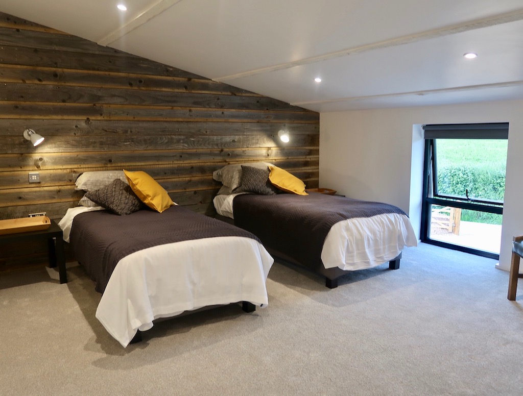 Old Oak Barn bedroom