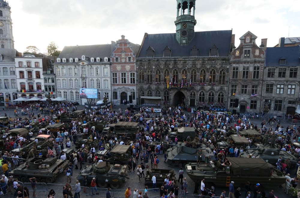 tanks in towns - Mons