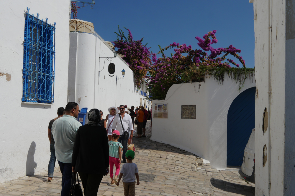 sidi bou said - busy street