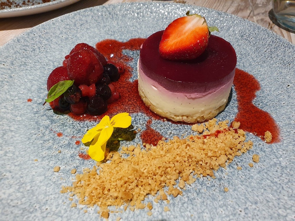 The-Lugger-Restaurant-Mulled-Berry-Cheesecake.
