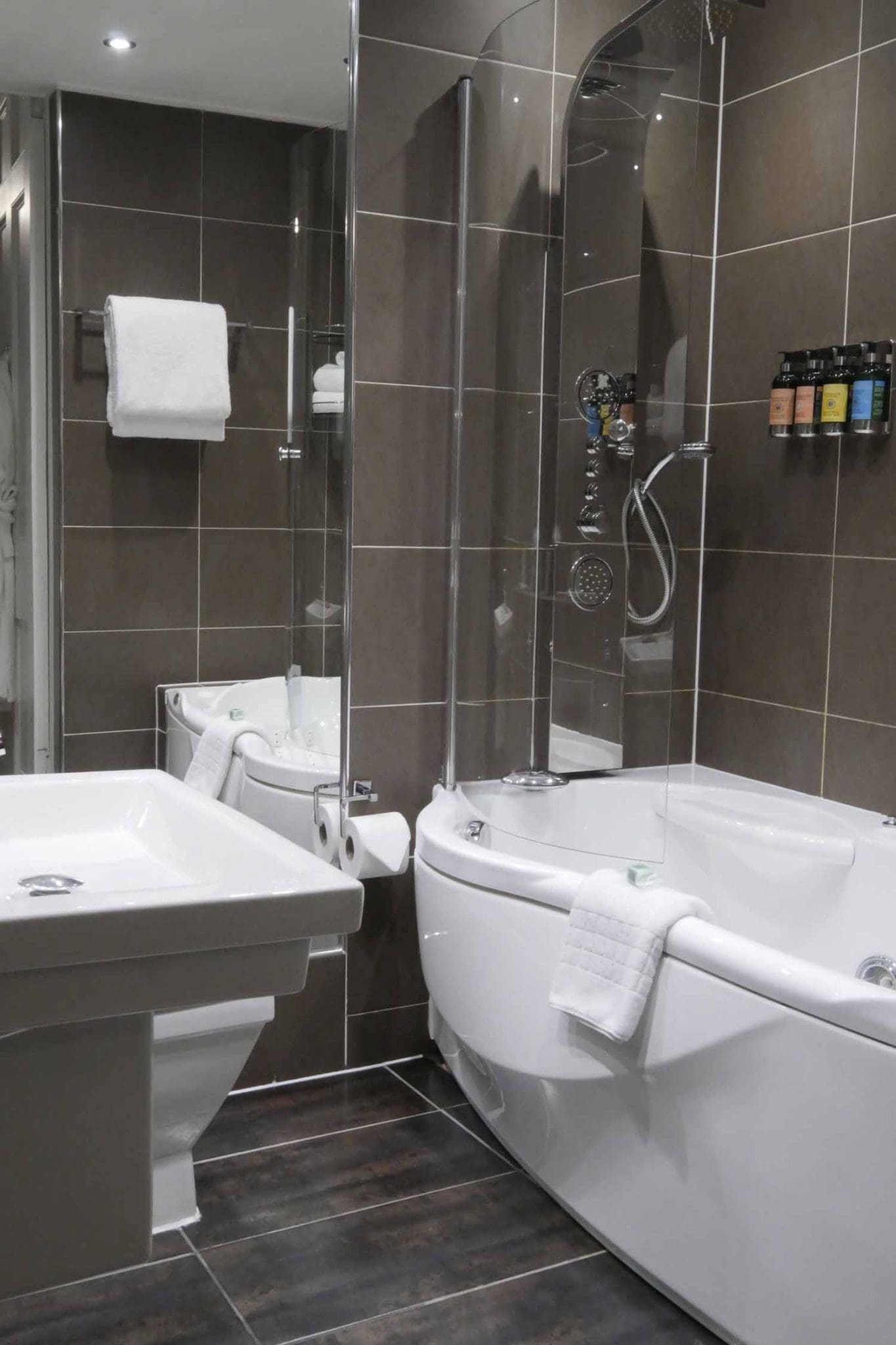 Caledonia Nira Bathroom
