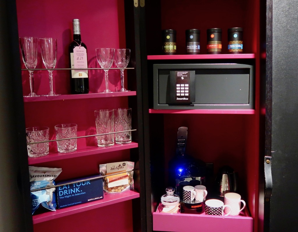 Hotel Gotham bedroom cupboard