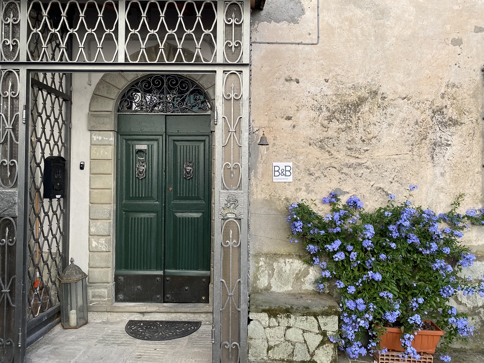 Entrance Monti Guesthouse Lunagiana Tuscany