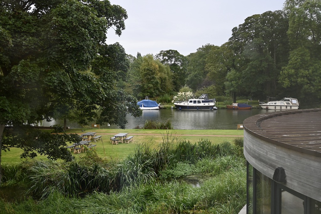 The Swan Streatley gardens