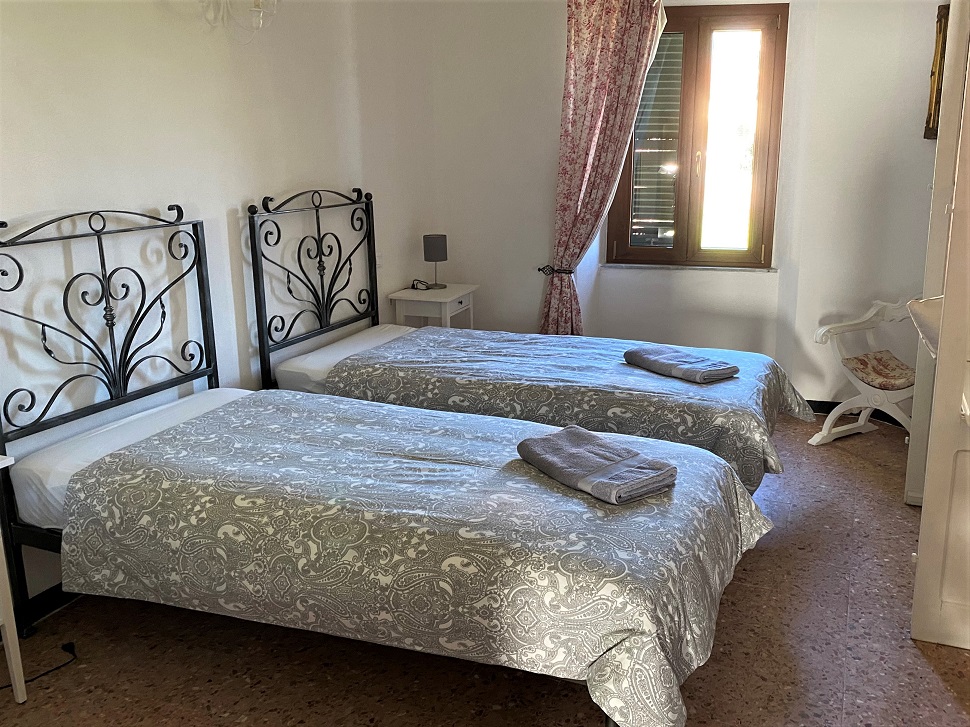 Twin room in the apartment Monti Guesthouse