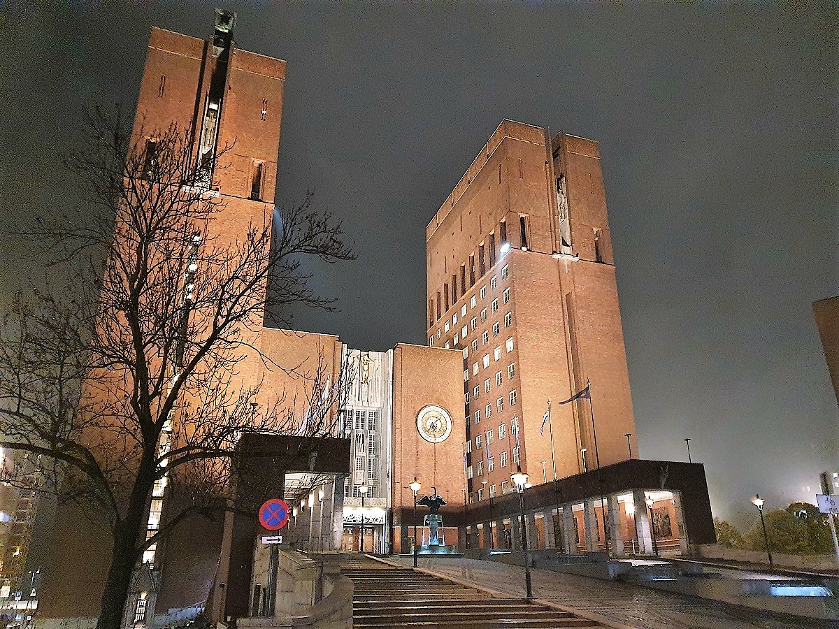 Oslo-City-Hall-by-night