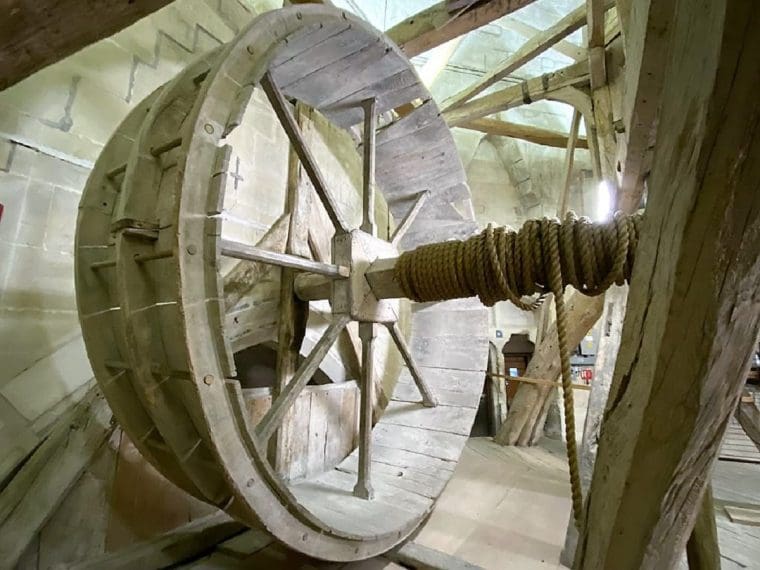 Salisbury Cathedral hoist from roof to Cathedral floor