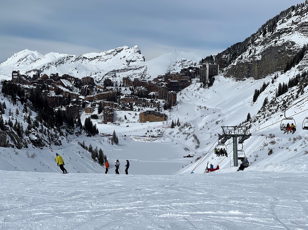 Skiing down to Avoriaz