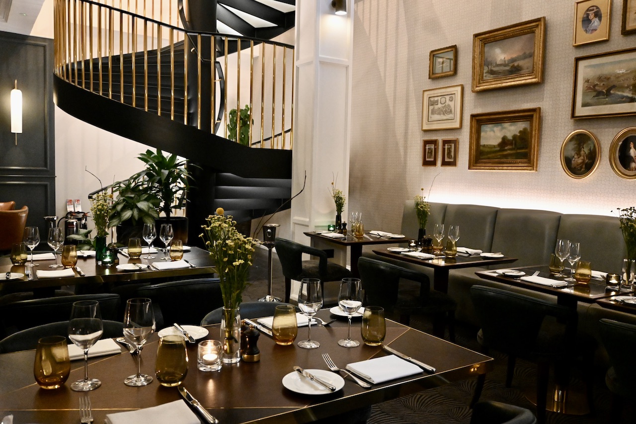 The Guardsman dining room