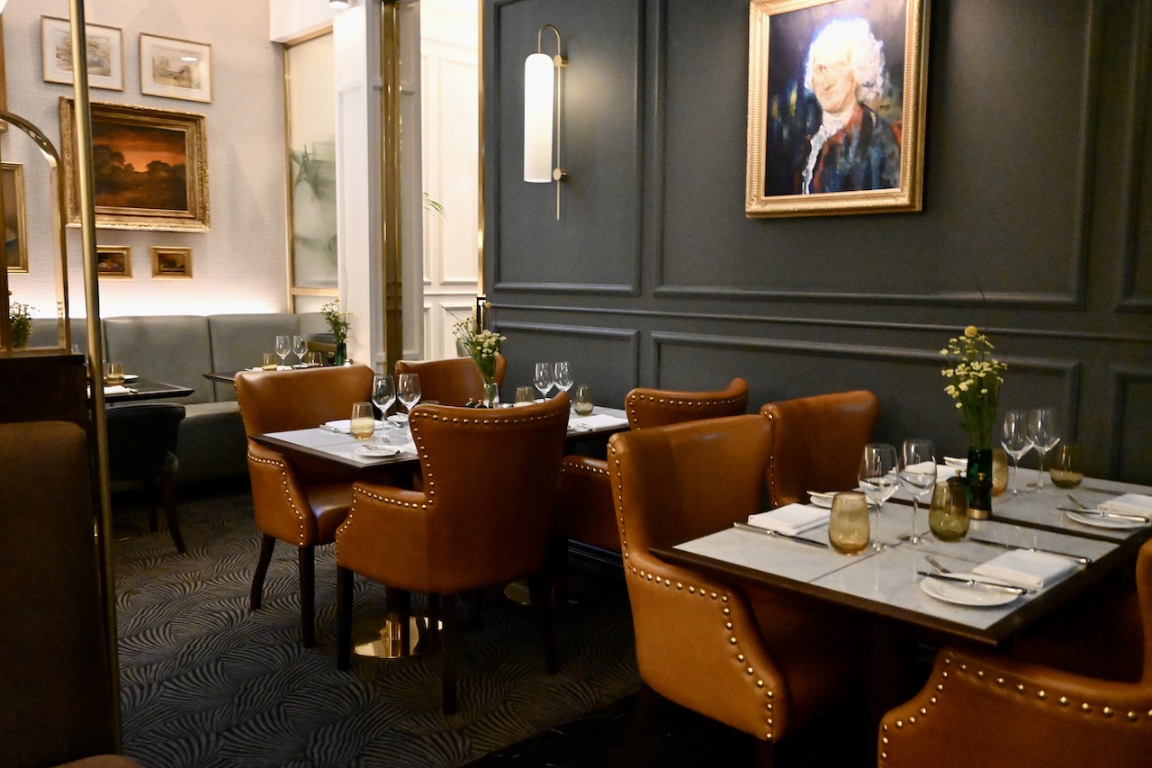 The Guardsman dining room1