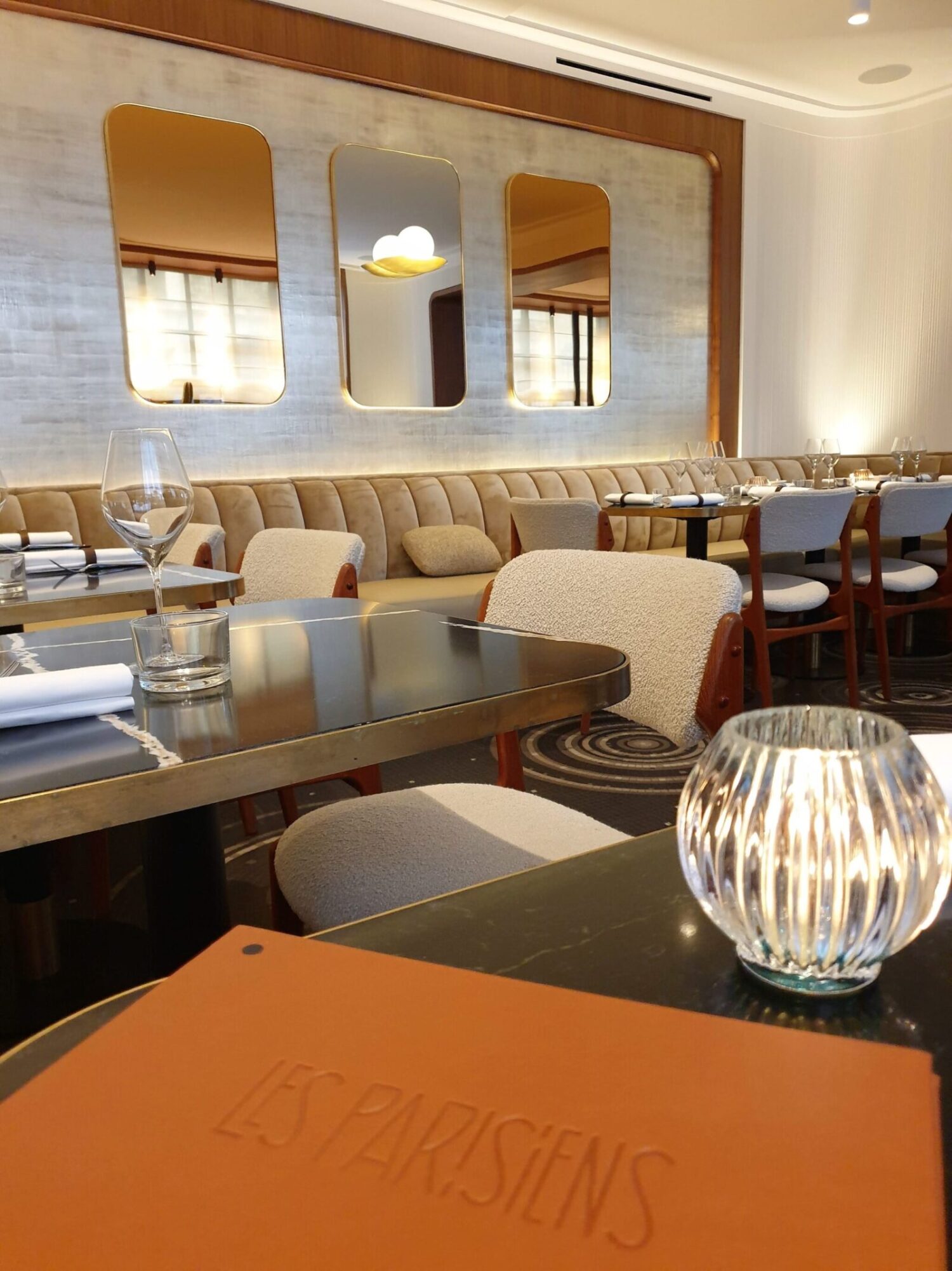 Les Parisiens restaurant interior