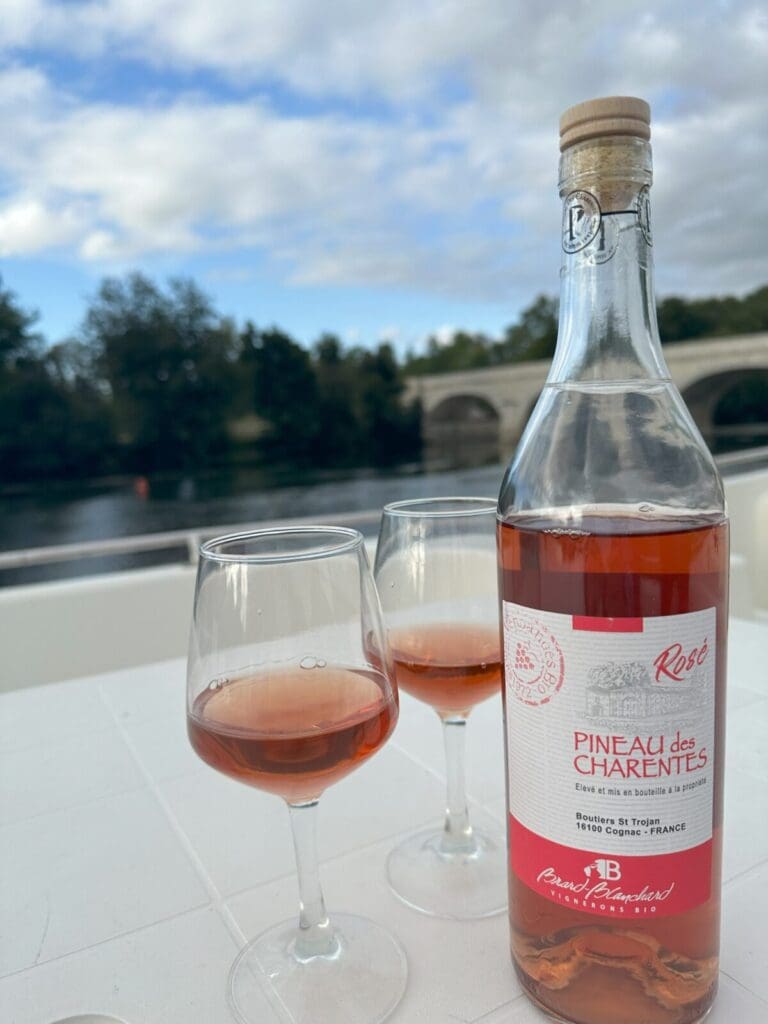 Le Boat Pineau des Charentes rose