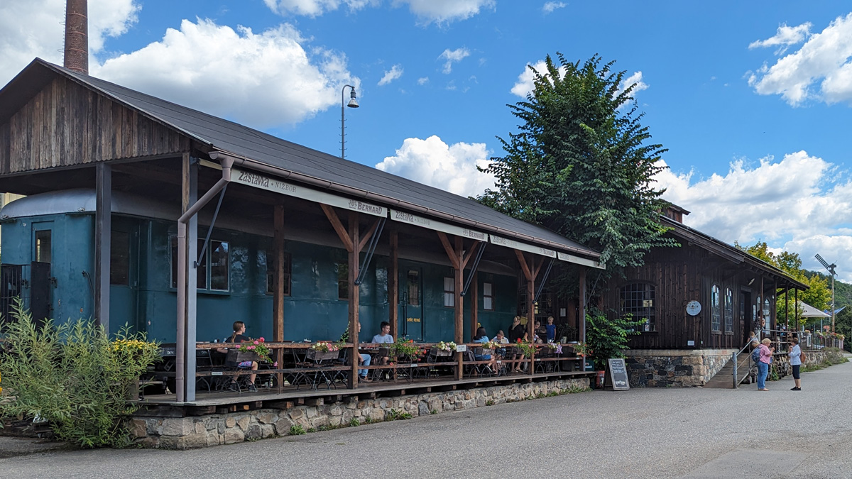 Restaurant Zastavka Nizbor Exterior