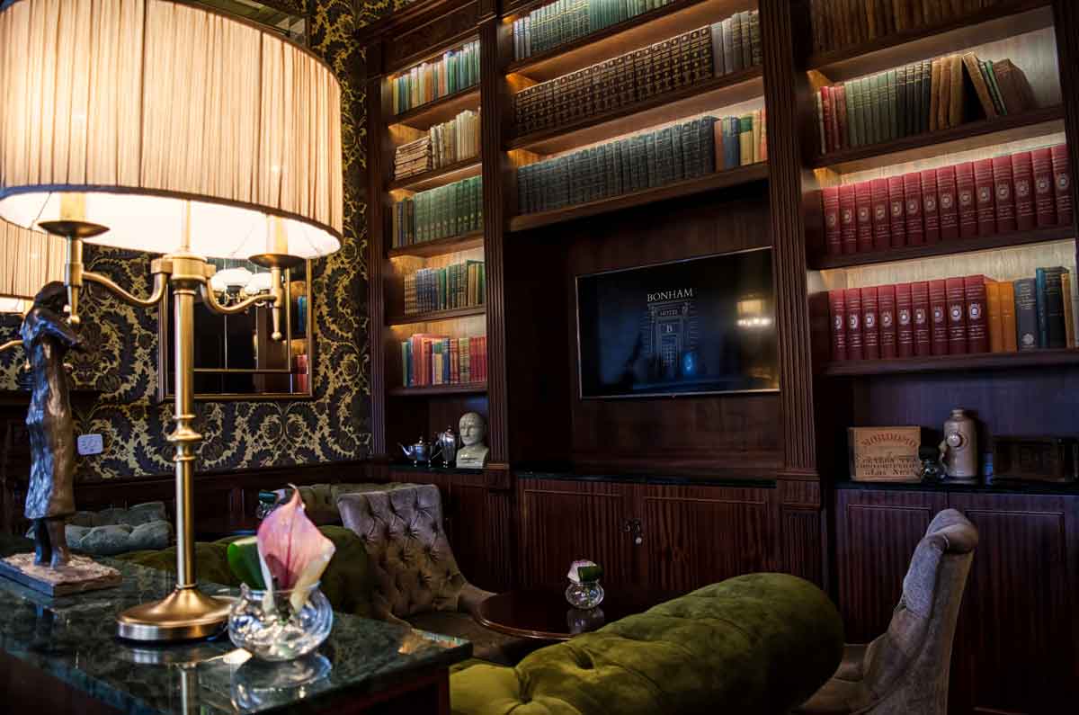 Bonham-Hotel-Library