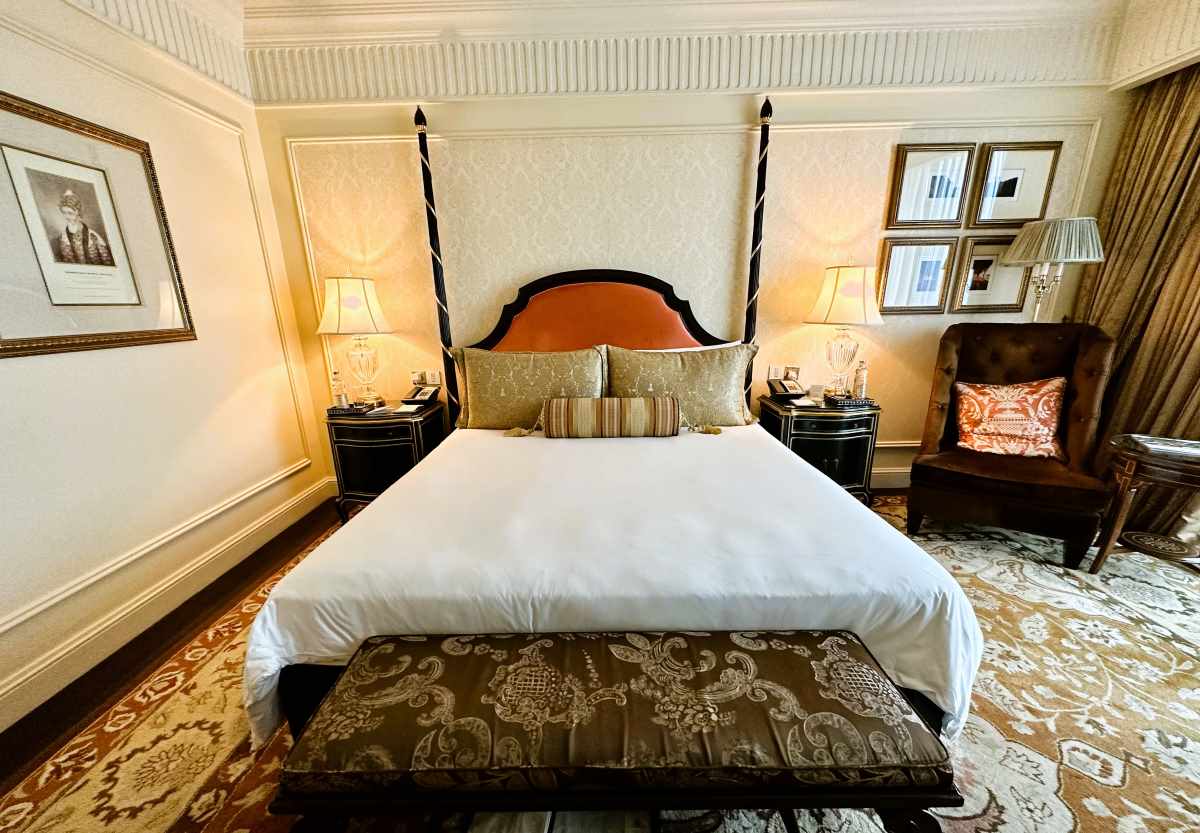 The-Leela-Palace-New-Delhi-bedroom The Leela Palace New Delhi bedroom