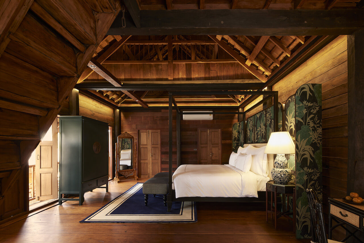 Aleenta Retreat Chiang Mai - 4 Bedroom Golden Teak Villa (Master Bedroom)