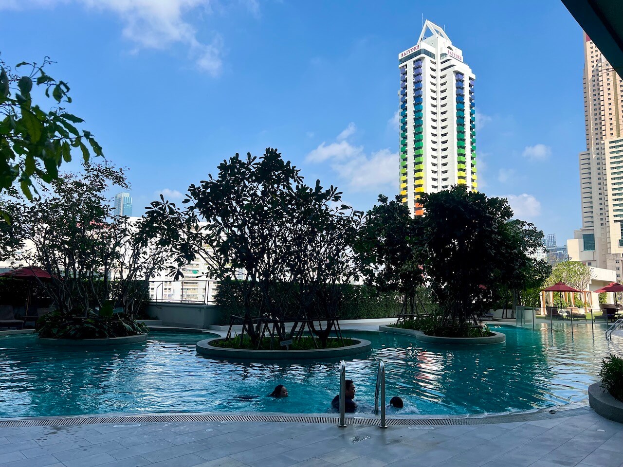 Amari Bangkok poolside