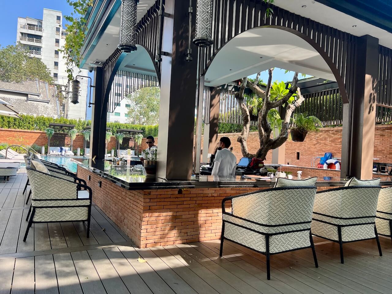 Pool bar