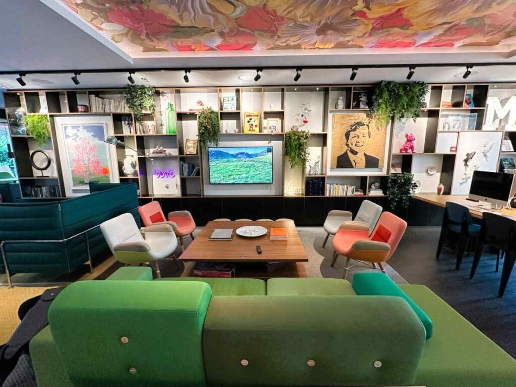citizenM-Amstel-Amsterdam-living-room