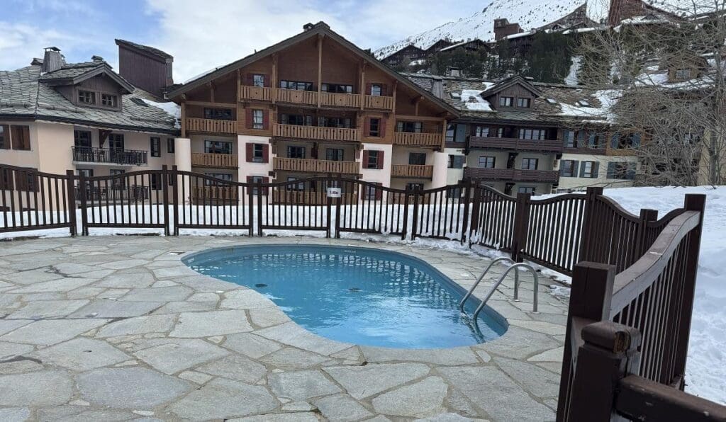 Arc 1950 outdoor pool Hameau du Glacier