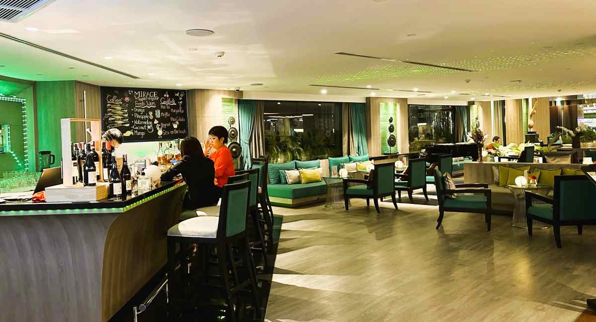 NH Bangkok Sukhumvit Boulevard lobby and Mirage Bar