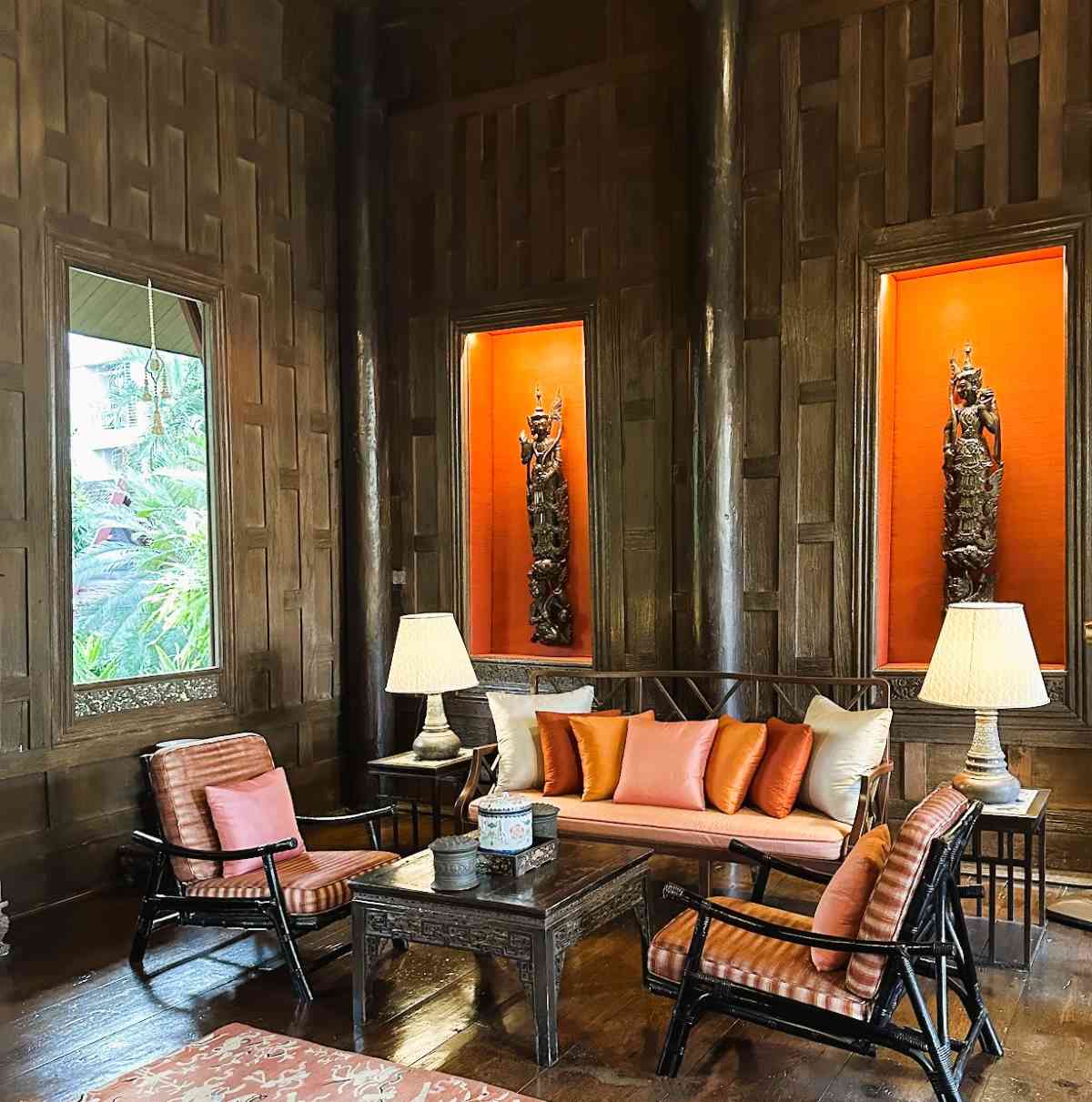 NH Bangkok Sukhumvit Boulevard hotel is not far from Jim Thompson House museum which is filled with Thai art and artefacts