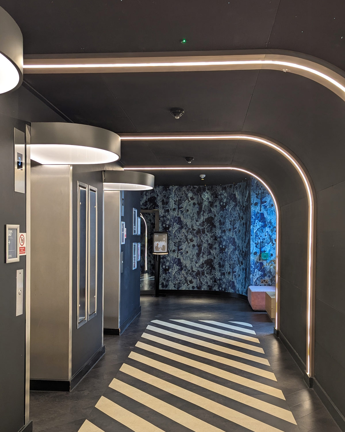 lifts yotel Glasgow 1