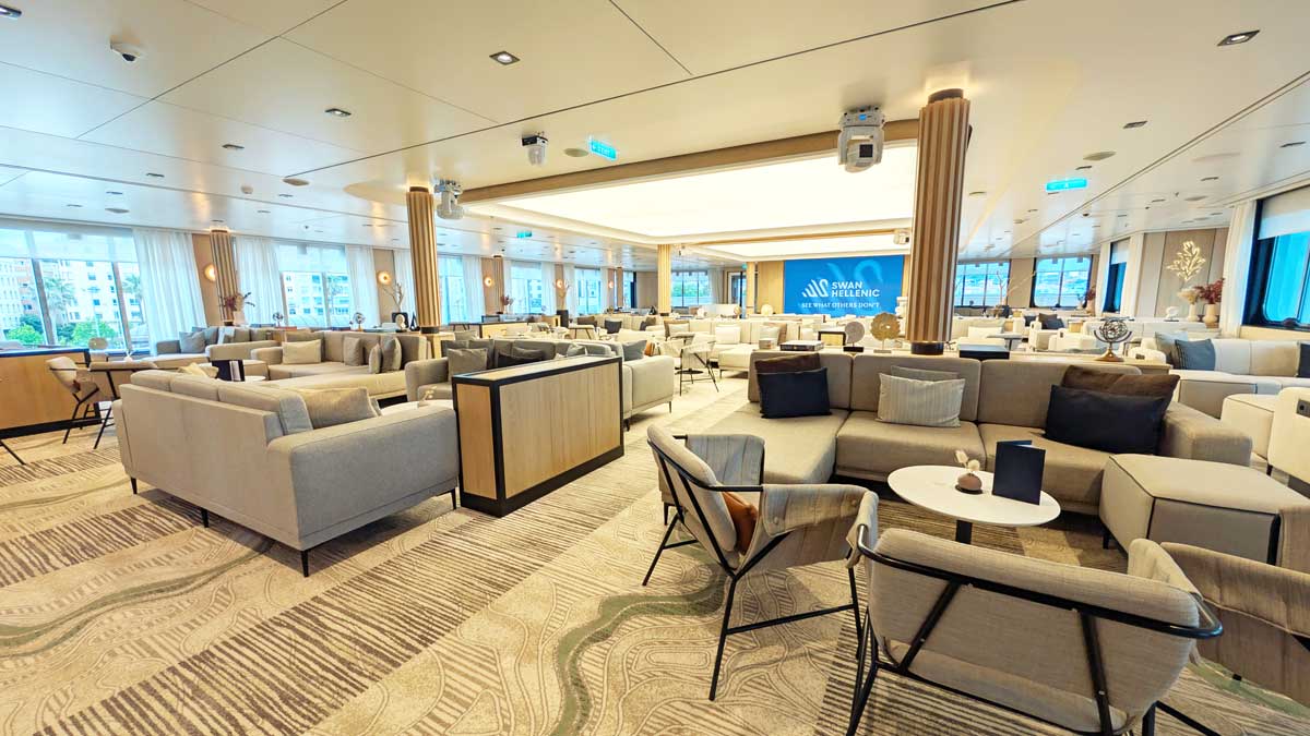 Club Lounge before 1