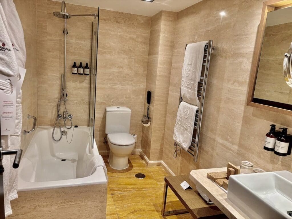 NH Collection Palacio de Tepa bathroom