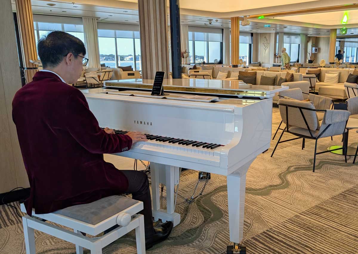 Piano Player on Swan Hellenic Diana