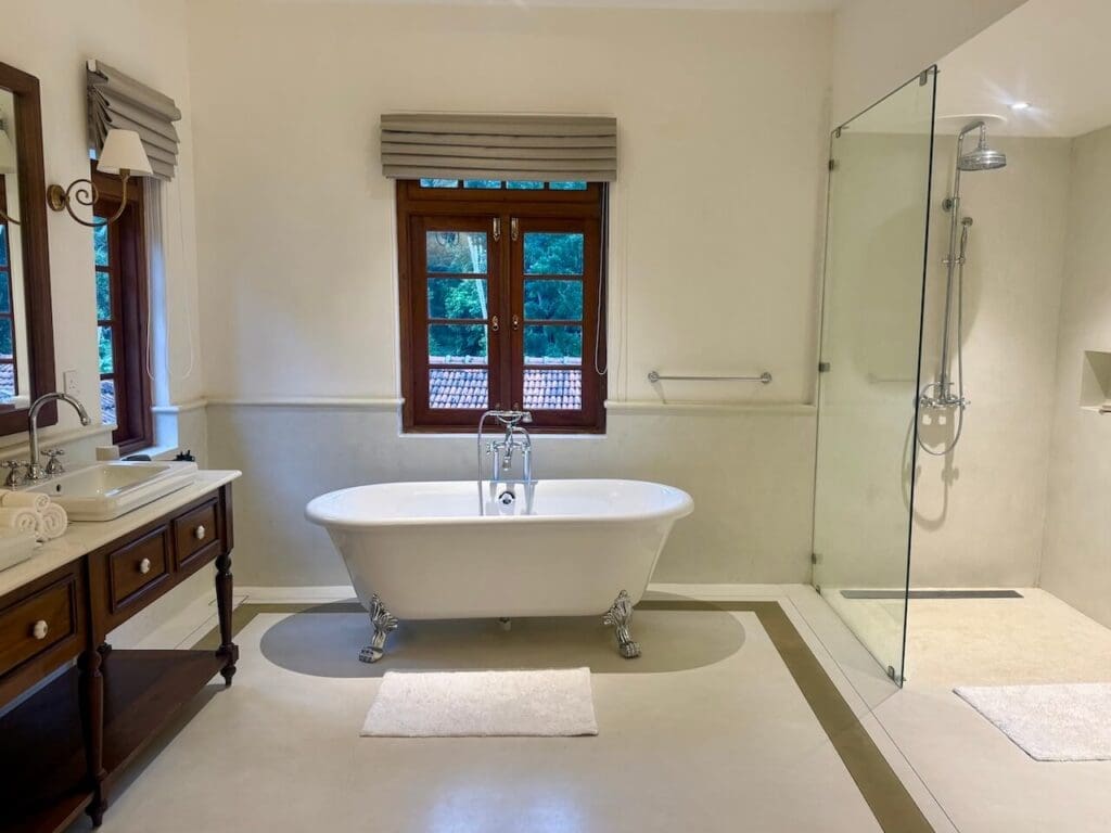 Suite bathroom Jetwing Wahawa Walauwa