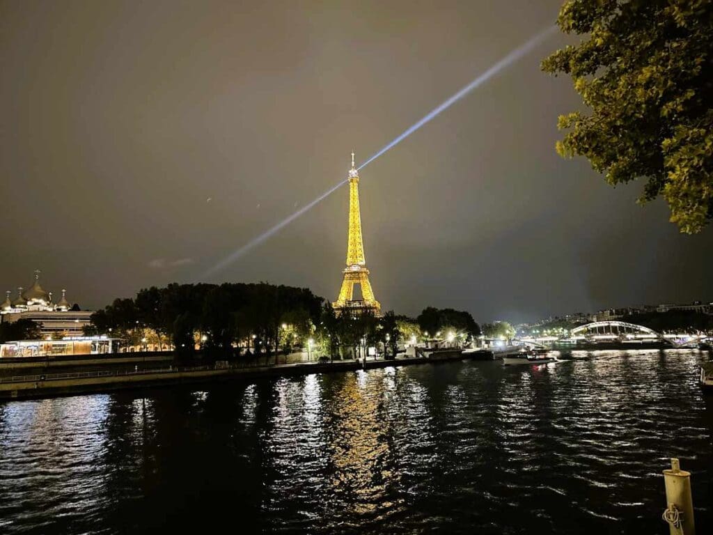 Hotel Noucha is a 40-minute walk from the Eiffel Tower, also in the 16th arrondissement