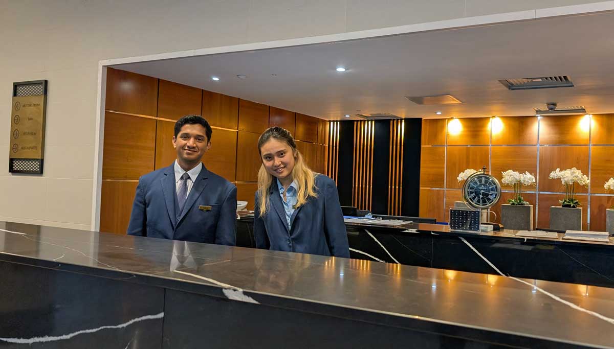 Sofitel Gatwick North Terminal Hotel - Reception
